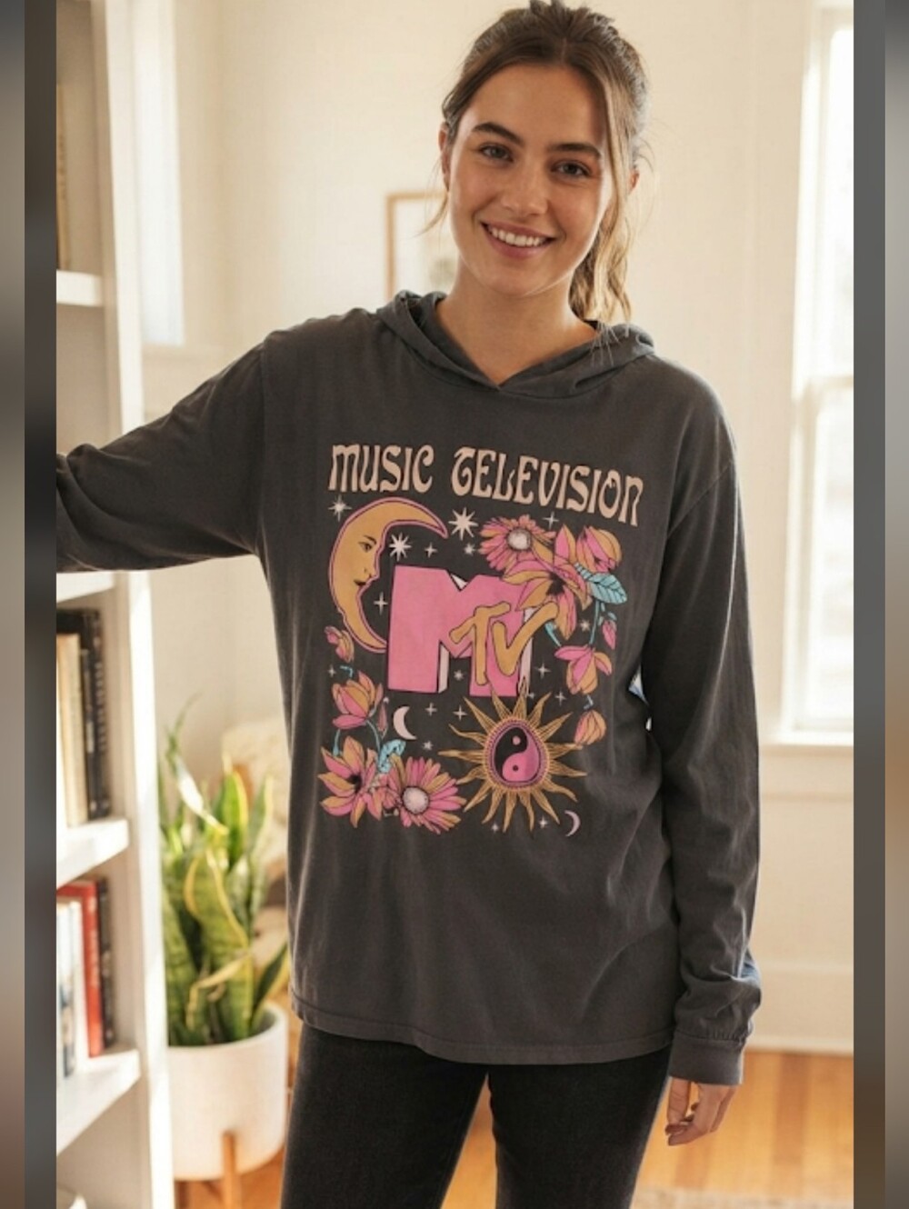 MTV Floral Celestial Graphic Long Sleeve Hoodie 2x